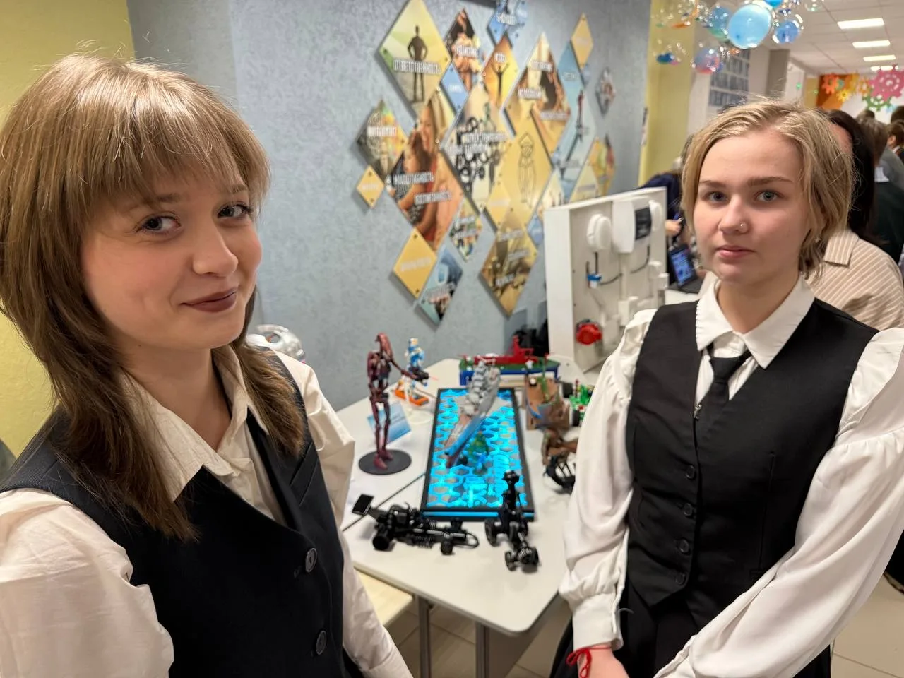 «НИТКА.42»  🧬 Ученики инженерного класса побывали на Дне науки «НИТКА.42: Наука для креативного горо