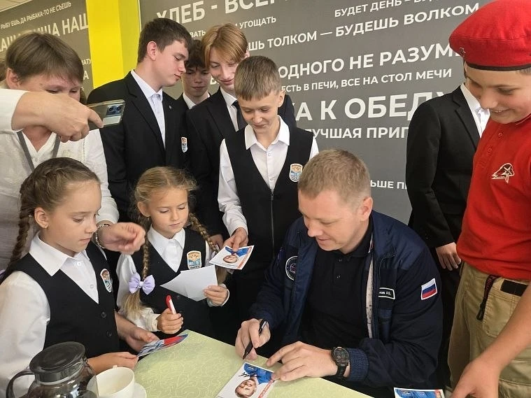 Космонавт из Железногорска Александр Горбунов посетил лицей №14
