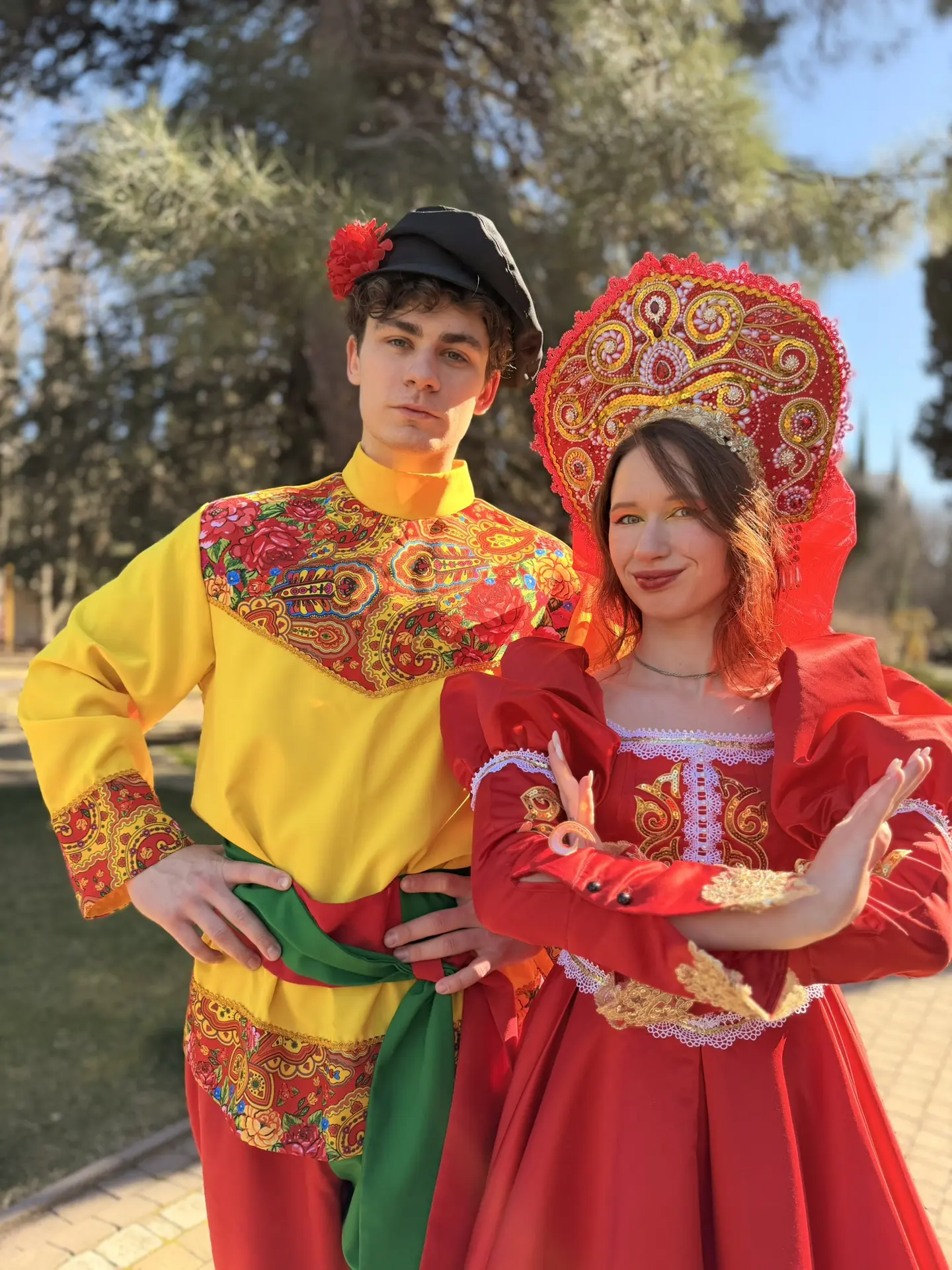 Golden Family поздравляет с великим праздником! 

Сегодня мы отмечаем День России. 
День нашей силы,