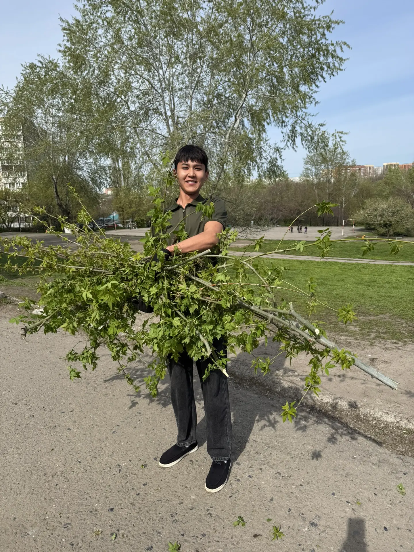 🌿ГОРОДСКОЙ СУББОТНИК🌿  Сегодня в нашей школе прошел первый весенний городской субботник☀️  🌺Весна — 