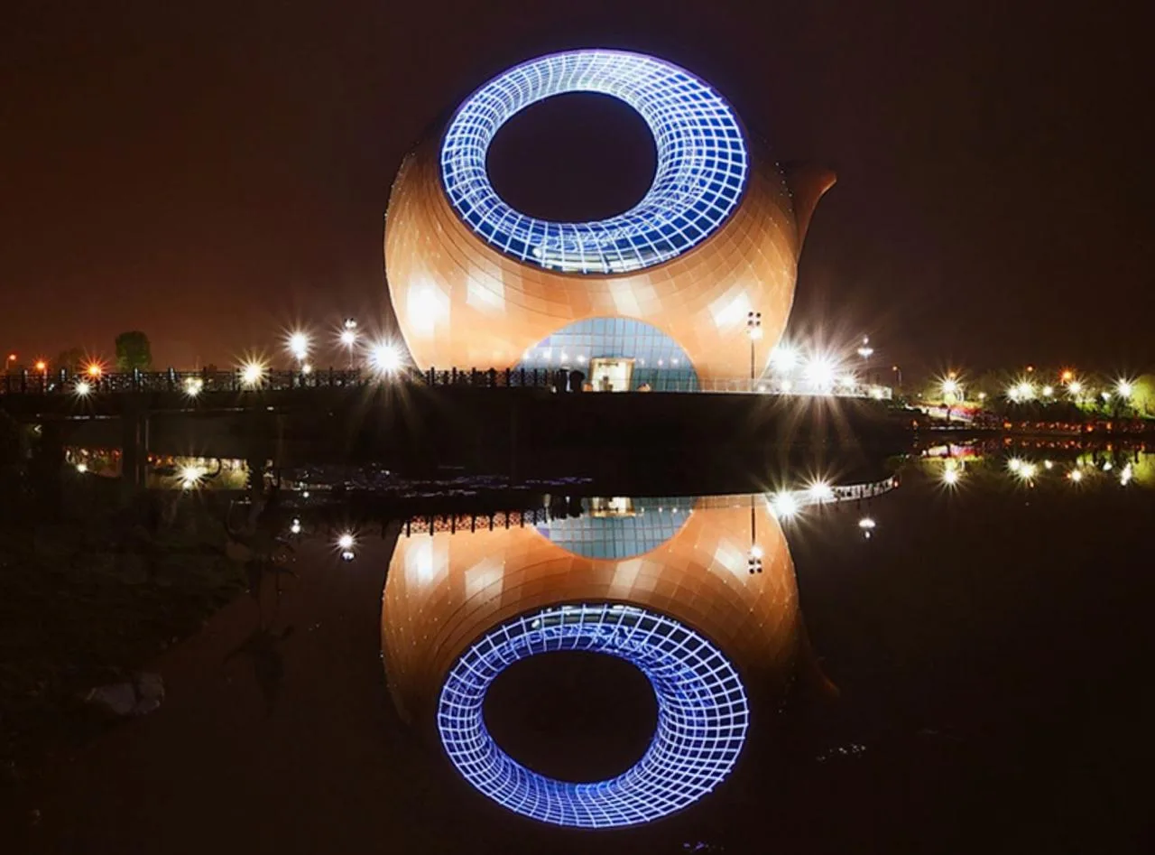📍Центр Wuxi Wanda в Уси, Китай 🇨🇳  🔹 Wuxi Wanda Exhibition Center - культурно-выставочный центр в фо