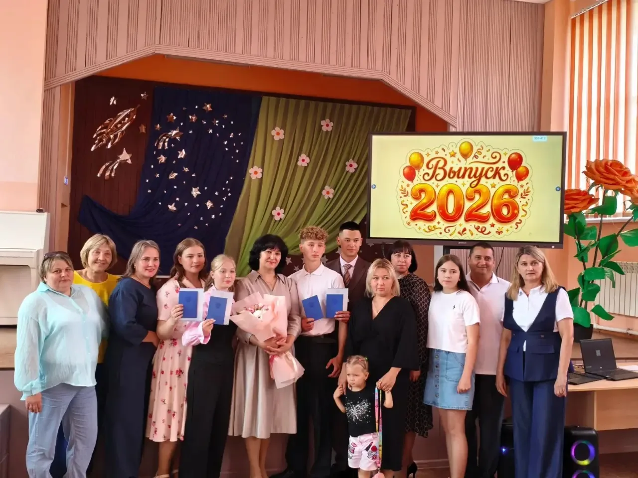 ✨Вручение аттестатов — в добрый путь!✨

Сегодня в нашей школе состоялся торжественный праздник — вру