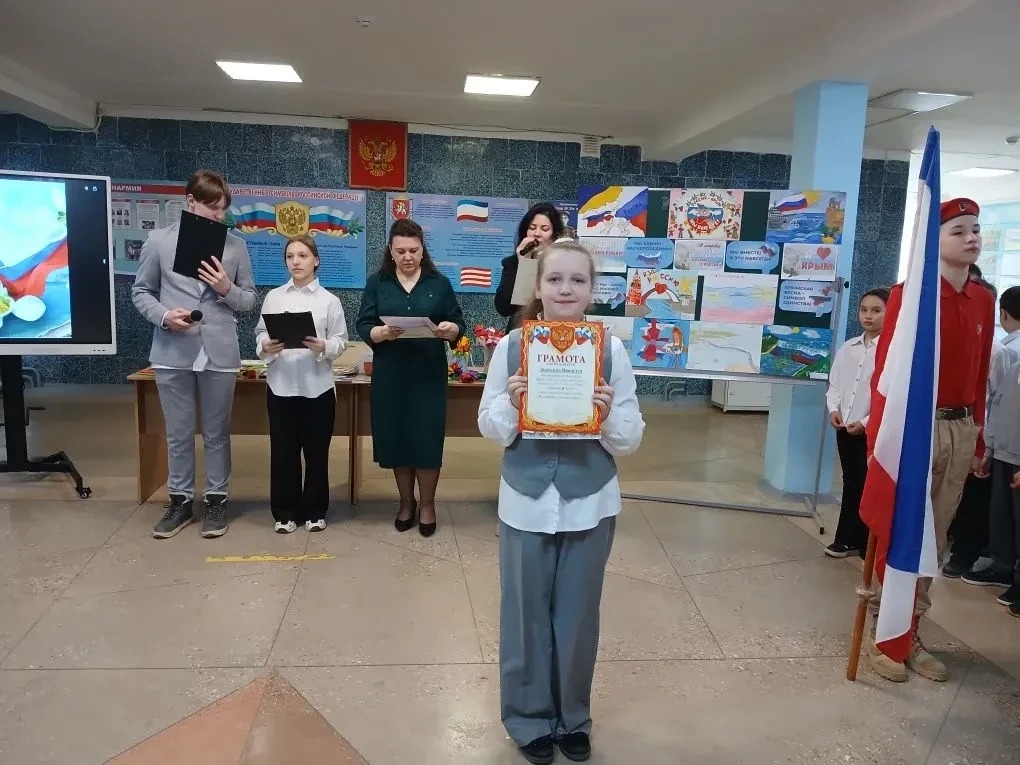 ✨🇷🇺 В единстве — наша сила! 🇷🇺✨ Сегодня в нашей школе состоялась торжественная линейка, посвященная 