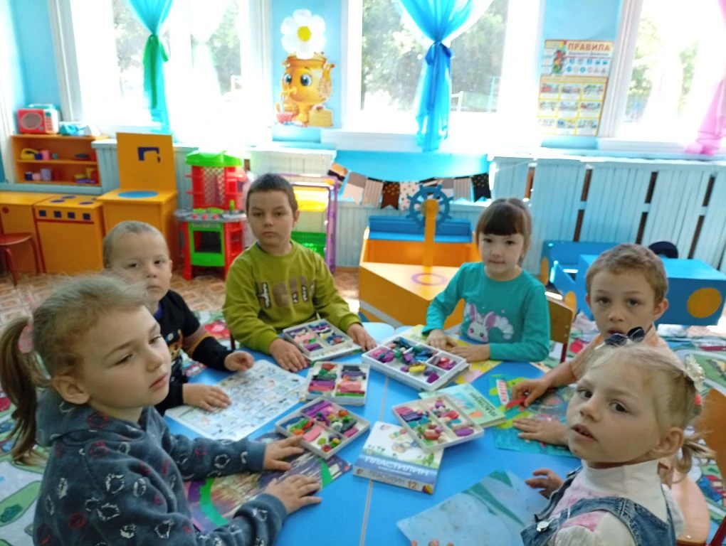 Тянет и дед ее,