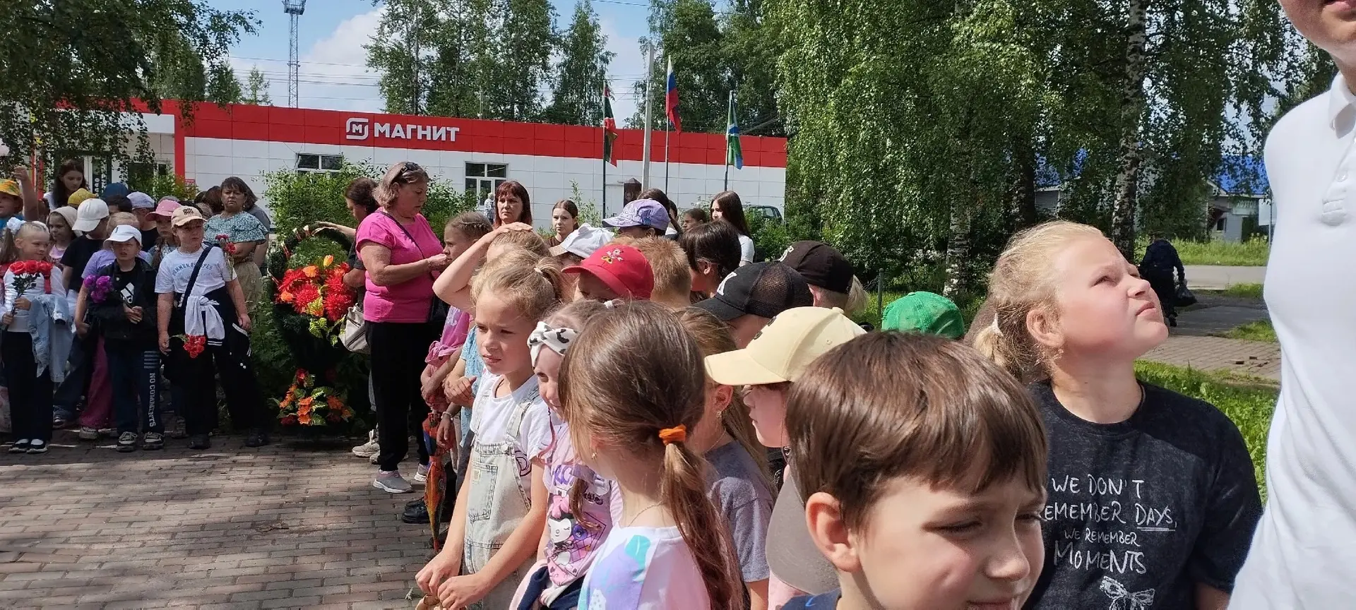 День памяти и скорби

Сегодня ребята пришкольного лагеря были на мероприятии в парке Победы,  посвящ