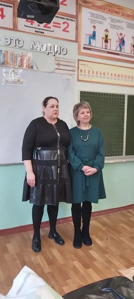 Ученики 5 А класса пригласили на классный час и поздравили маму нашего выпускника Липовцева Андрея Е