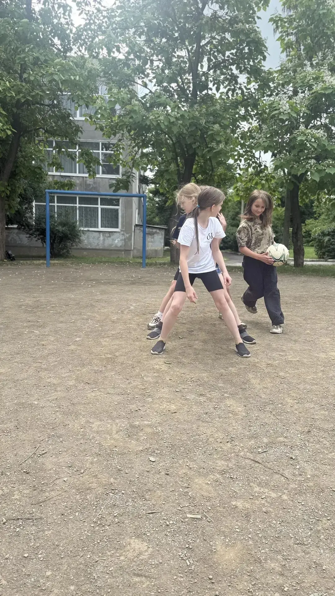 🌸 Новая недели  в нашем лагере-спортивная.
Как обычно утро началось с зажигательной зарядки. Лучшая
