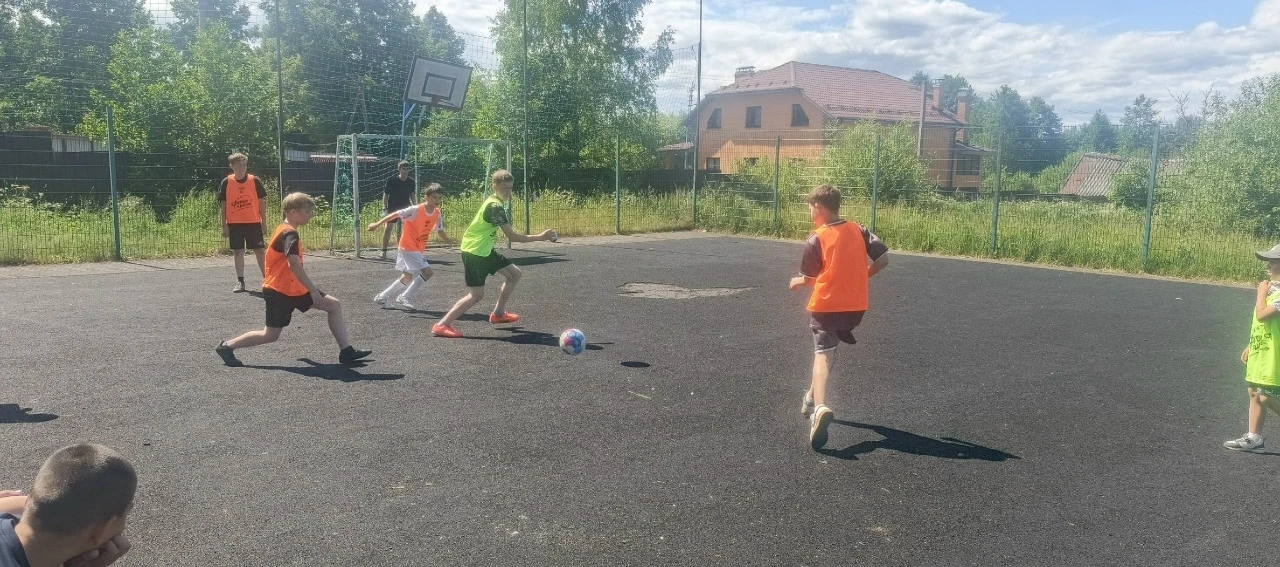 День России на футбольном поле: в Угре выявляли сильнейших 🇷🇺 

⚽ Юные футболисты встретились на о