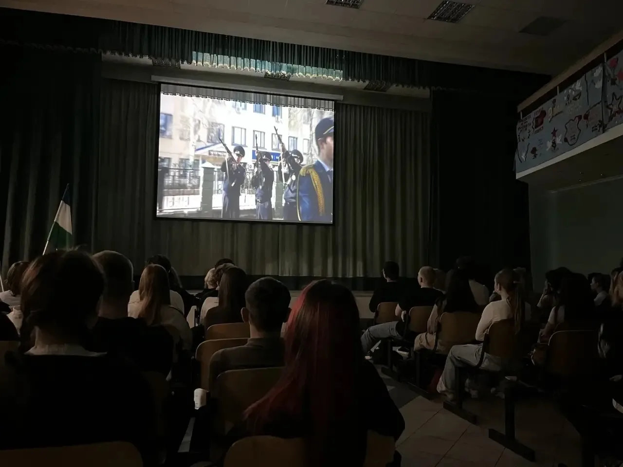 🎶 9 классы завершили наш музыкальный марафон "Песни Победы"! 🎉  Посмотрели музыкальный видеофильм о 