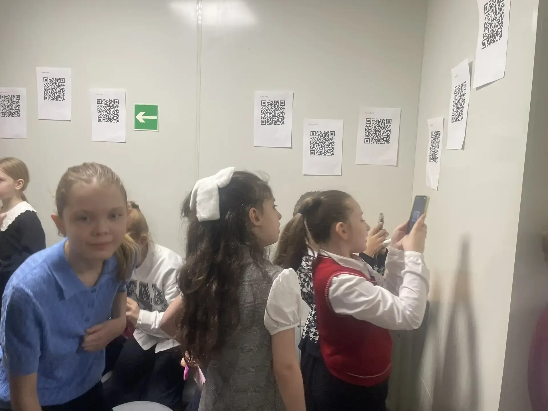 English in Space: День английского языка в начальной школе! 📝🇬🇧🚀  Предметная неделя в филиале началь