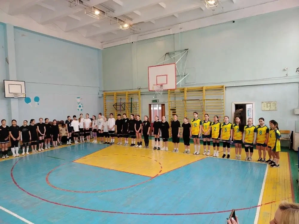 🤾‍♀️Турнир по волейболу   🏐14 марта в нашей школе прошел турнир по волейболу среди школ района приур