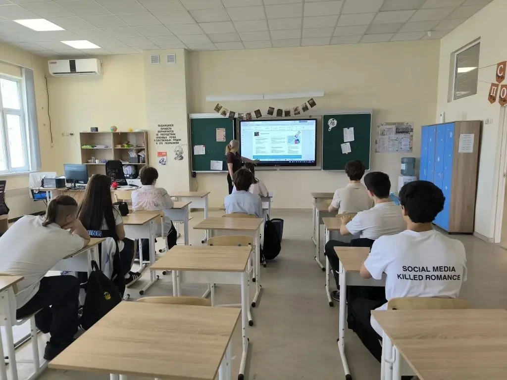 В МБОУ СОШ №17 г. Азова проведена серия профилактических занятий по формированию навыков безопасного