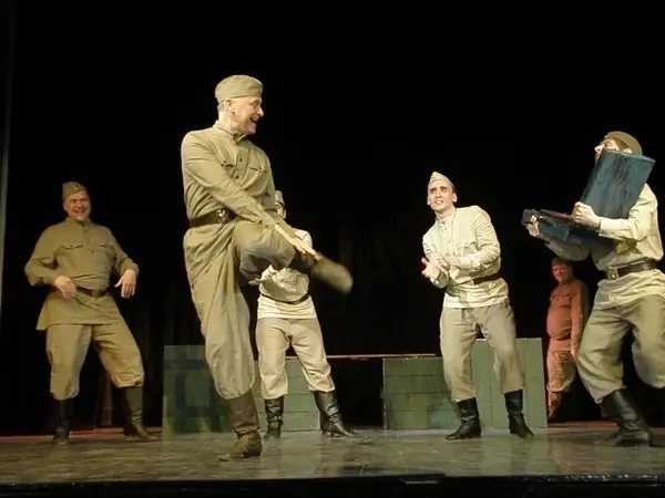 Сегодня, 14.05.26г, 2Е, 2Г и 2Д посетили Кукольный театр. Ребята с классными руководителями и родите