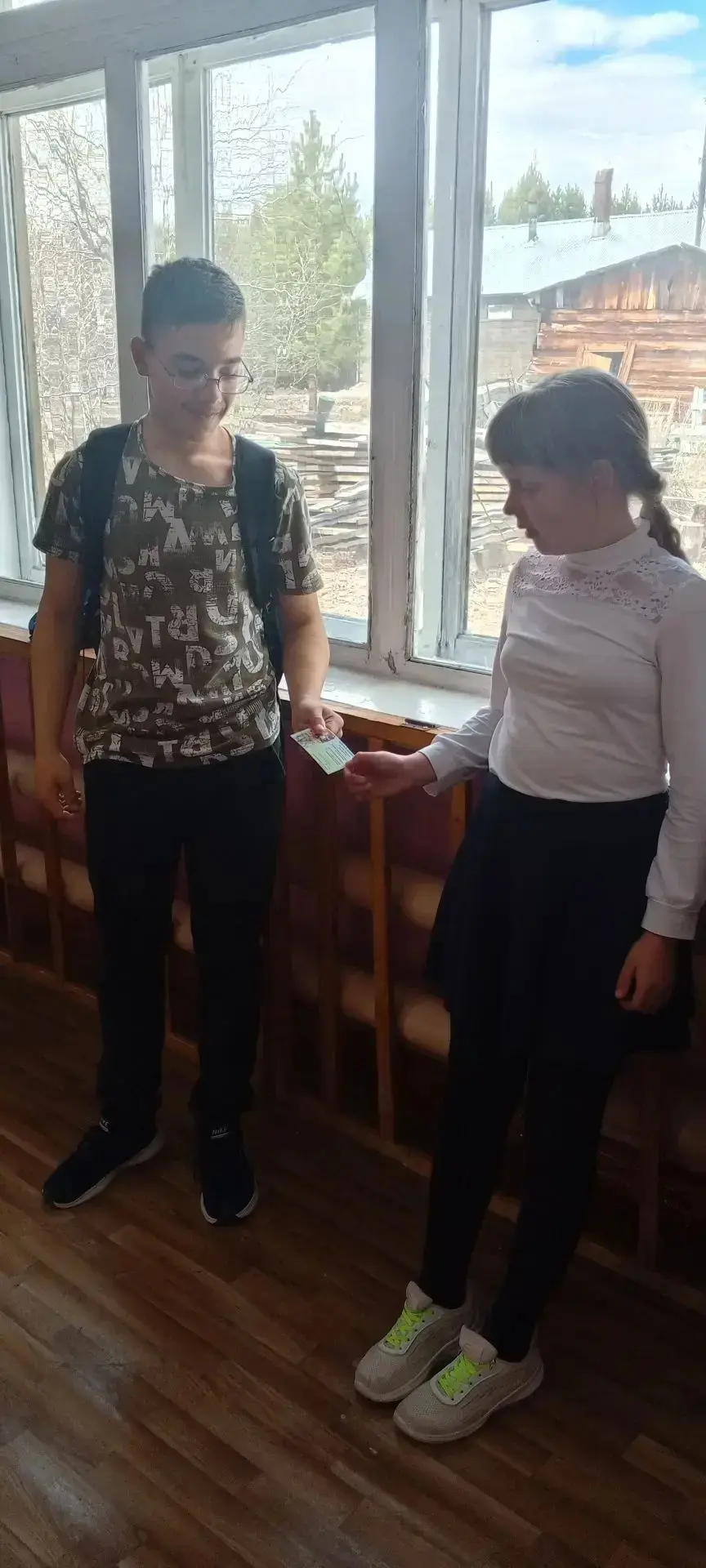 В нашей школе прошла акция "Детский телефон доверия", приуроченная к Международному дню детского тел