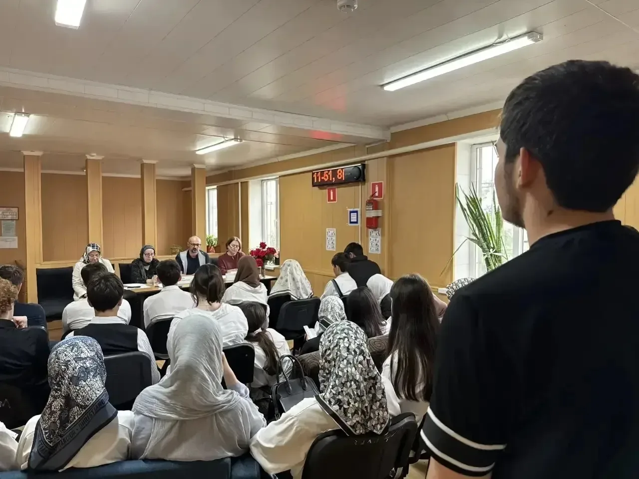 🧑‍🎓 В Кизилюрте прошла ярмарка вакансий для подростков «Летняя занятость»  Мероприятие организовал Т
