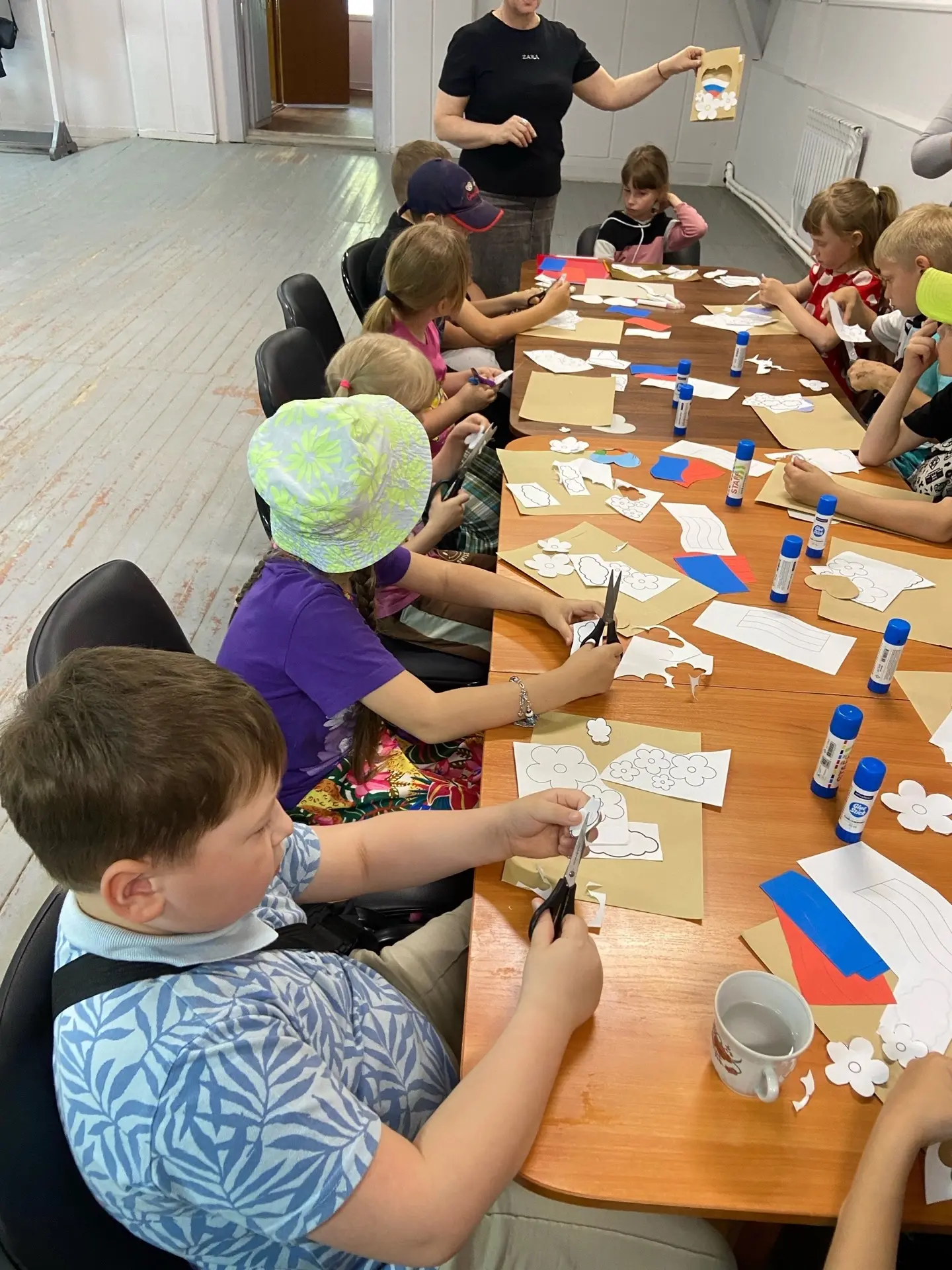 🎉 Мастер‑класс по созданию открыток ко Дню России: творчество и патриотизм в каждом штрихе! 🎉

В н