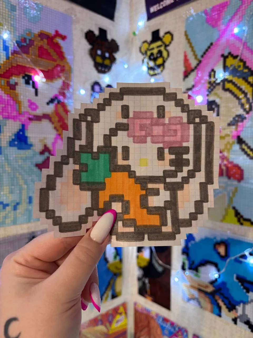 Ловите ваши любимые рисуночки по клеточкам 🥺💕