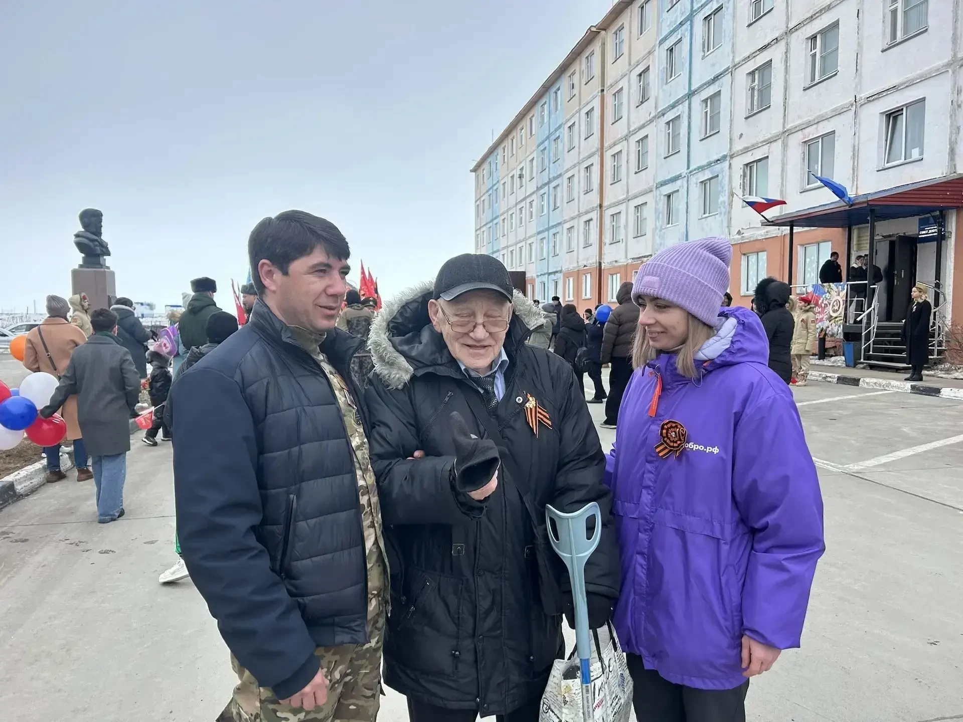 В день 81-й годовщины Великой Победы волонтёры, сотрудники Домов культуры и юнармейцы п...