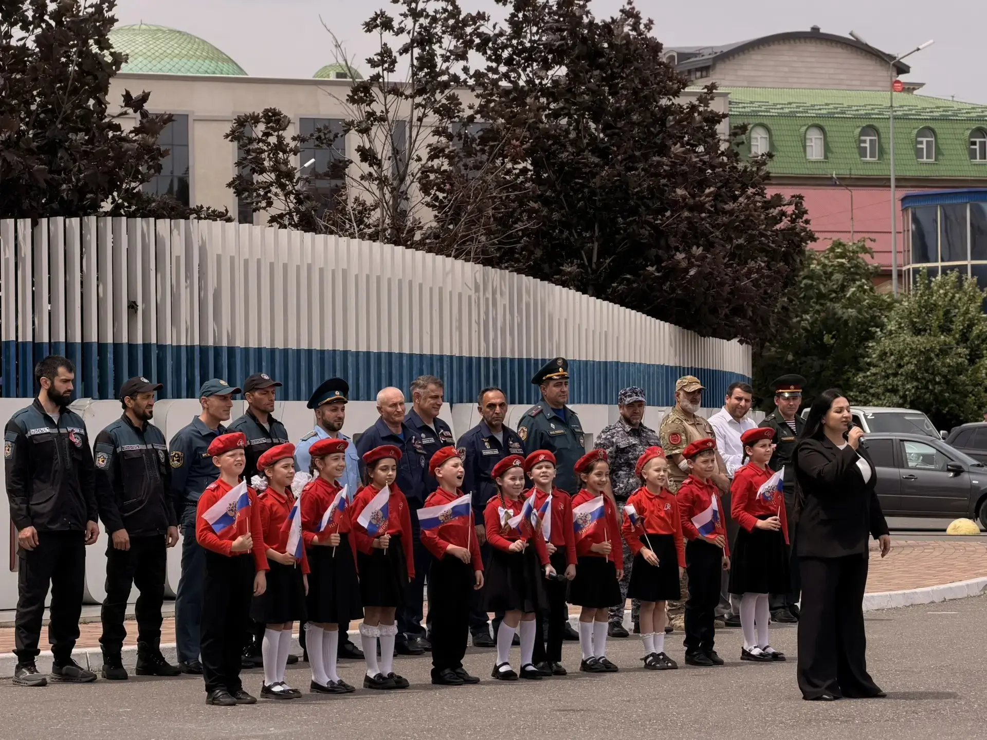 Учащиеся 3 «А» класса ГБПОУ РД «РЦО имени И.И. Ханбалаева» стали участниками флешмоба по разворачива