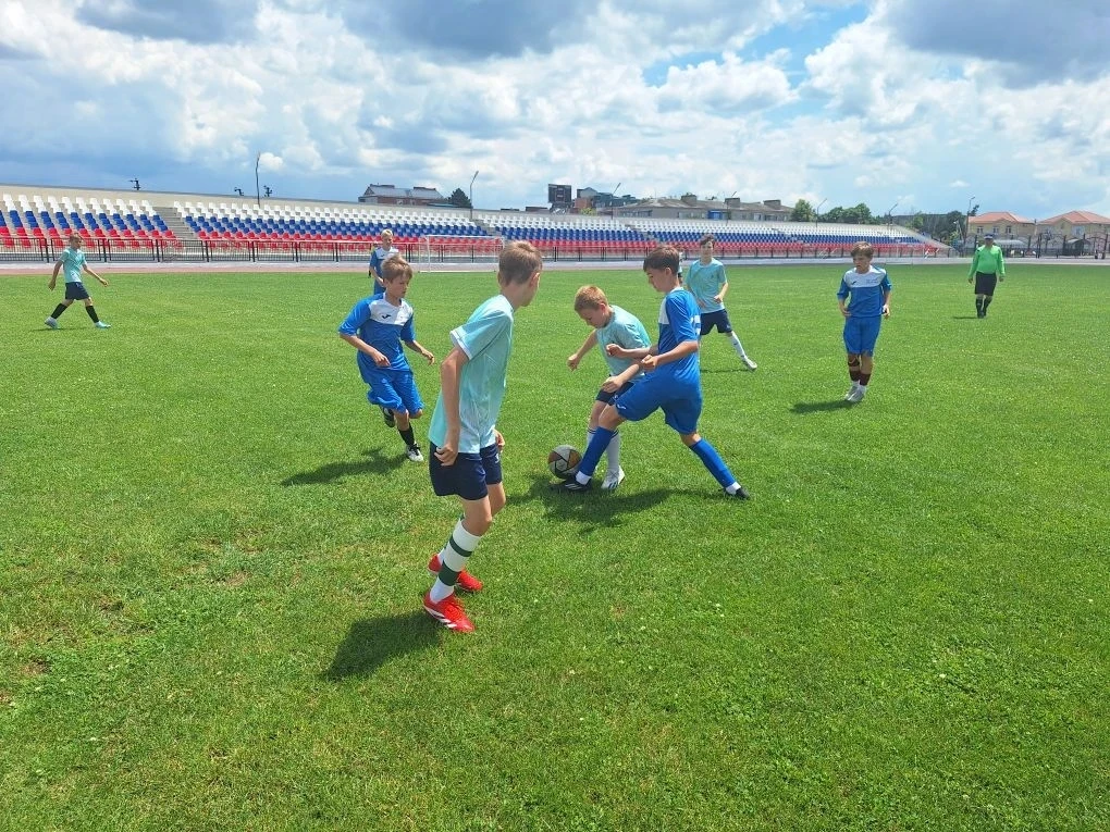 ⚽ФУТБОЛ⚽
9 июня в ст.Каневской прошли зональные соревнования по футболу «Кожаный мяч-Лига юных футбо