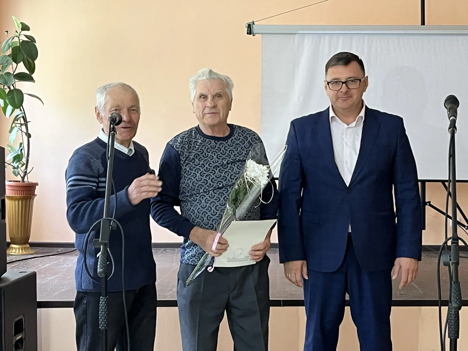 Сегодня, 1 октября, от всего сердца поздравляем старшее, мудрое поколение. Это день бла...