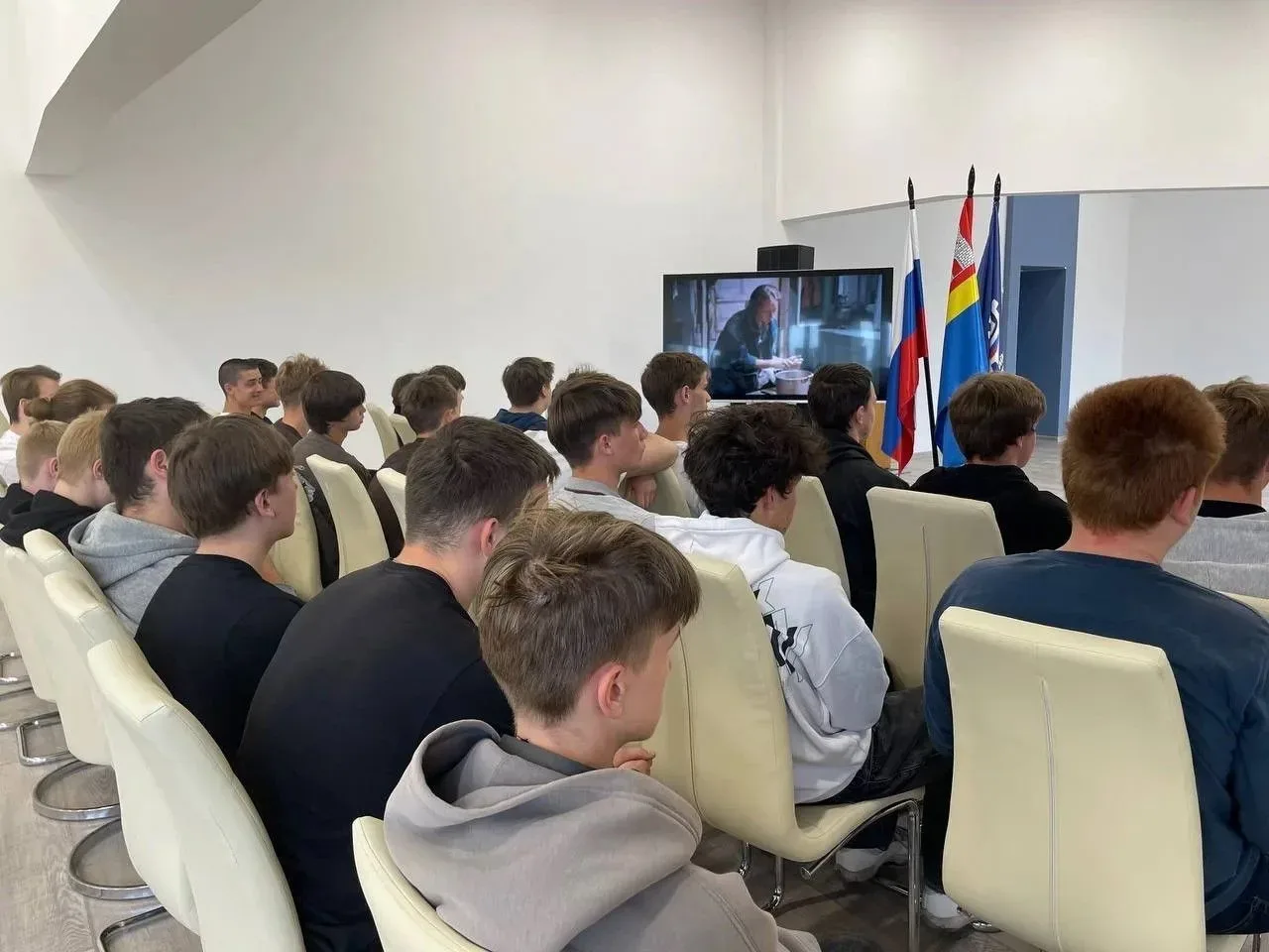 Накануне 22 июня ….

В техникуме прошёл трогательный и ва
жный кинолекторий «Фильм о войне. Разговор