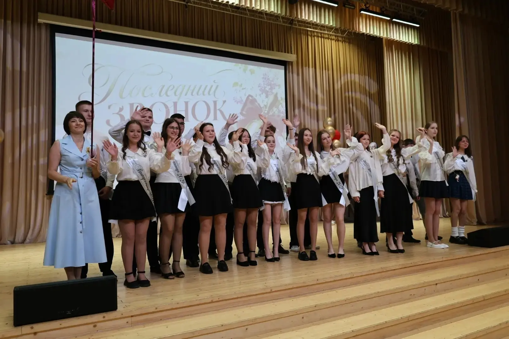 В добрый путь, лицеисты!⭐️⭐️⭐️  Сегодня для выпускников ломоносовского лицея №18 прозвенел Последний