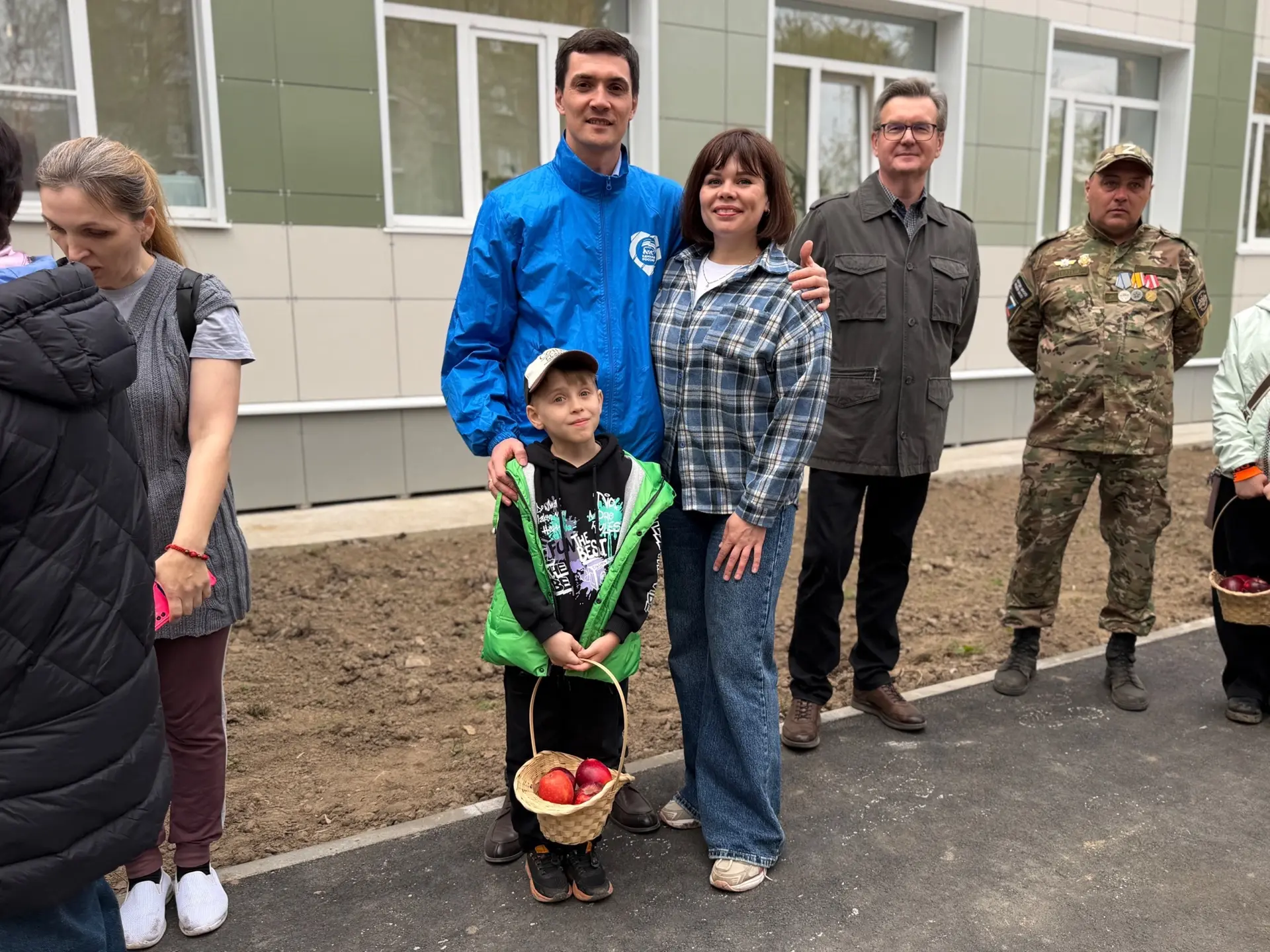 Аллея памяти появилась у «Дома СВО»  🌱Сегодня у МФЦ по вопросам СВО прошла добрая и душевная акция в