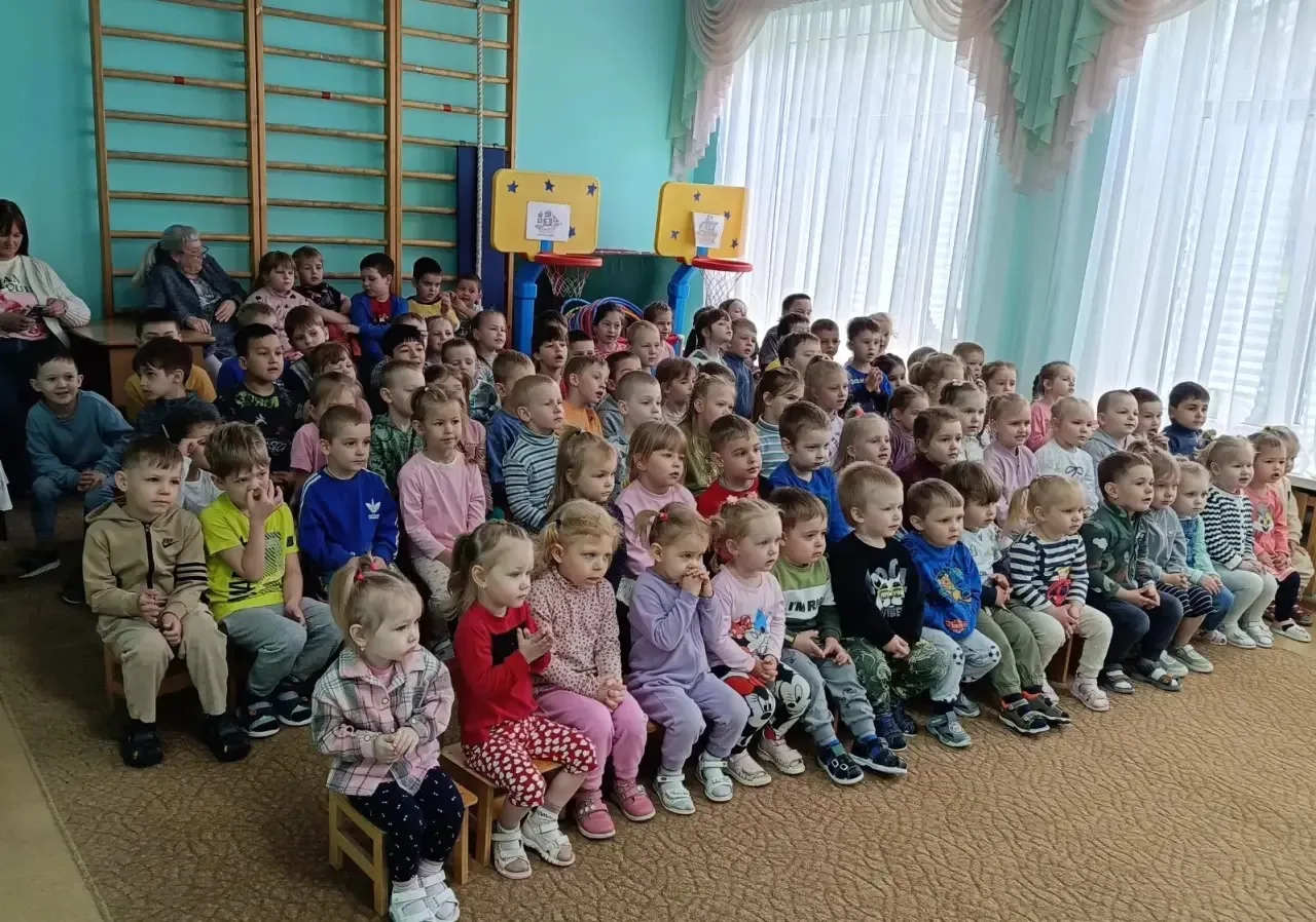 Замечательную сказку «Волшебное зеркальце» показали ребятам актеры кукольного театра🎭 ...