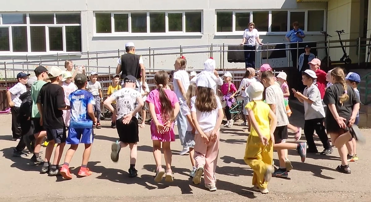 🌞 Сабантуй во дворе школы №28

В Нижнекамске в рамках проекта «Лето в Татарстане», инициированного 