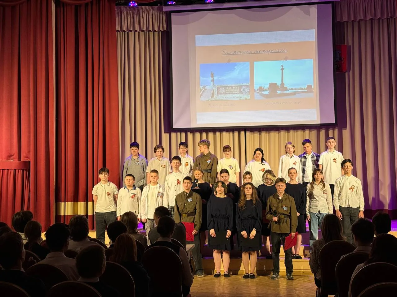🎶 С песней к победе  🕊️ 🕊️ Мы продолжаем делиться выступлениями в нашей школе ко Дню Победы.  Ребята