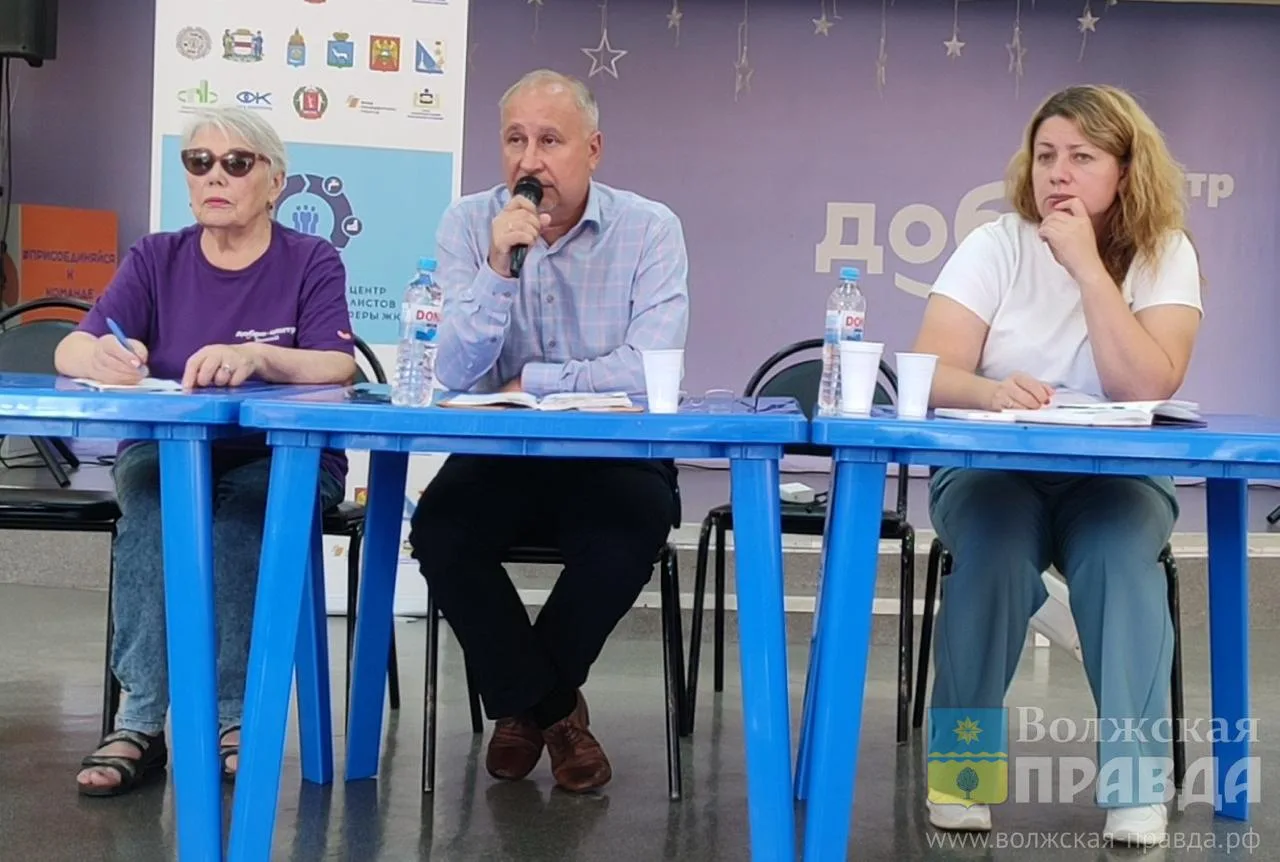 Очередной диалог с населением по актуальным вопросам сферы ЖКХ прошел на площадке Добро.Центра. 

Сп