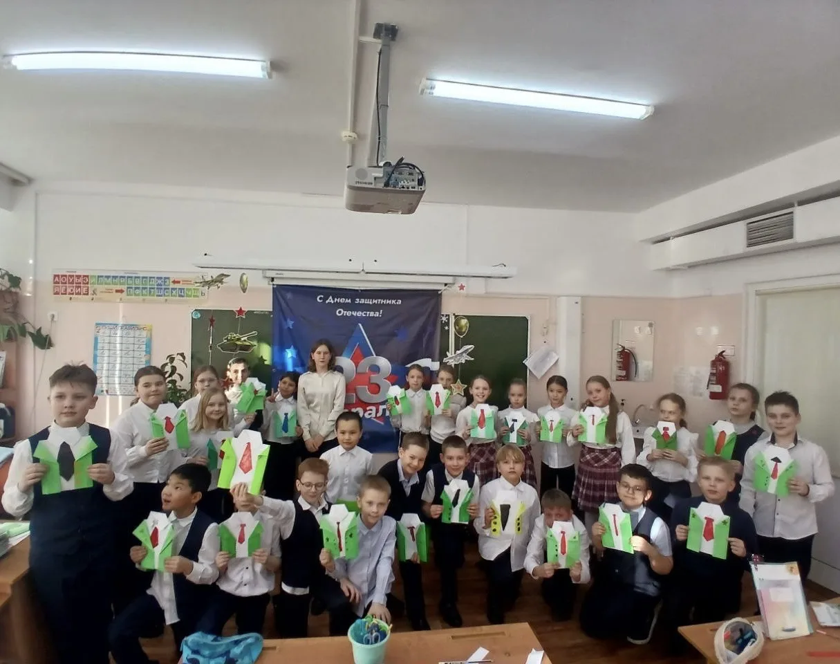 🎉 С духом патриотизма и гордостью за наших защитников наставники-старшеклассники провели серию масте