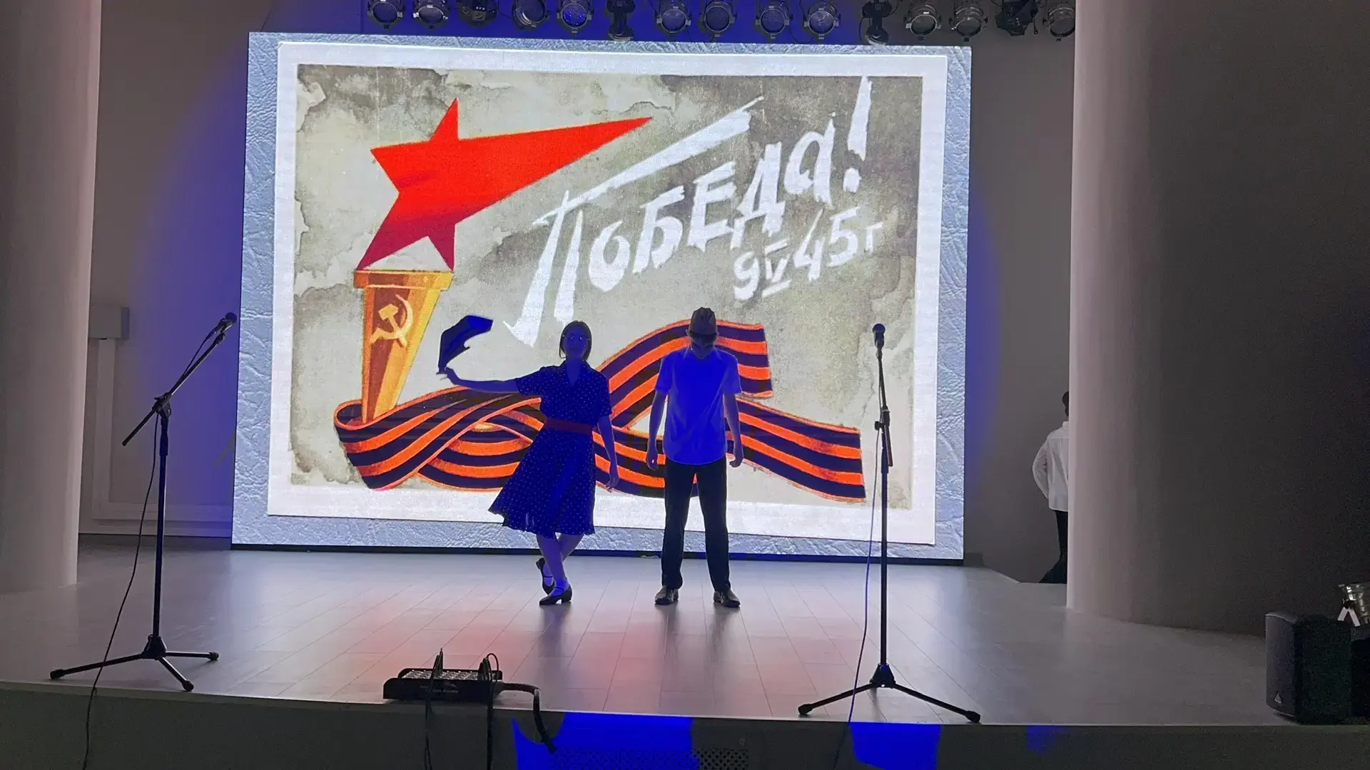 🇷🇺 Эта неделя в школе началась с важного события: «Мы помним май спасённый»  В понедельник на паралл