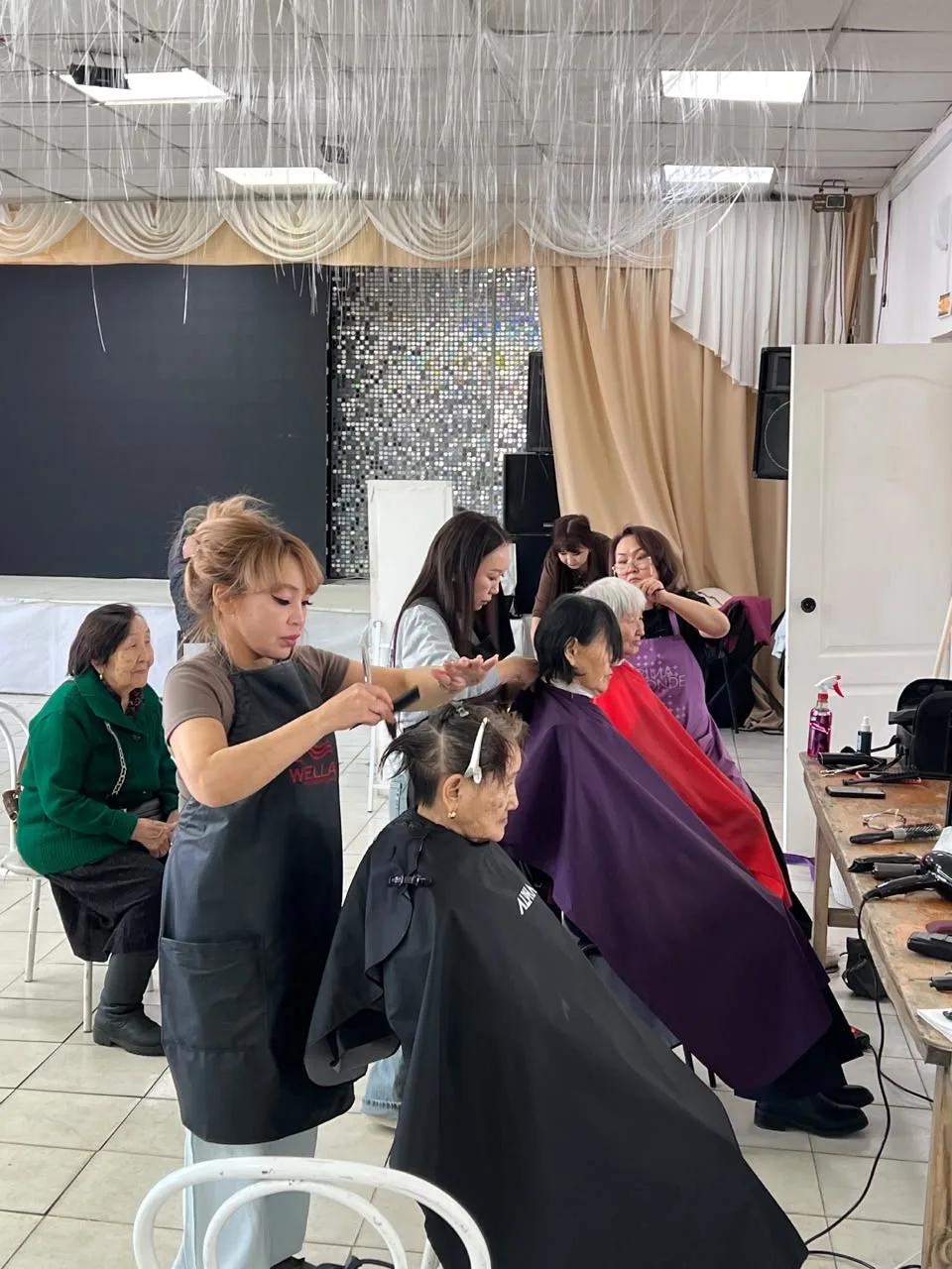 Аҕам саастаахтар күннэрин көрсө, нэһилиэккэ кэрэхсэбиллээх уонна туһалаах тэрээһиннэр ы...