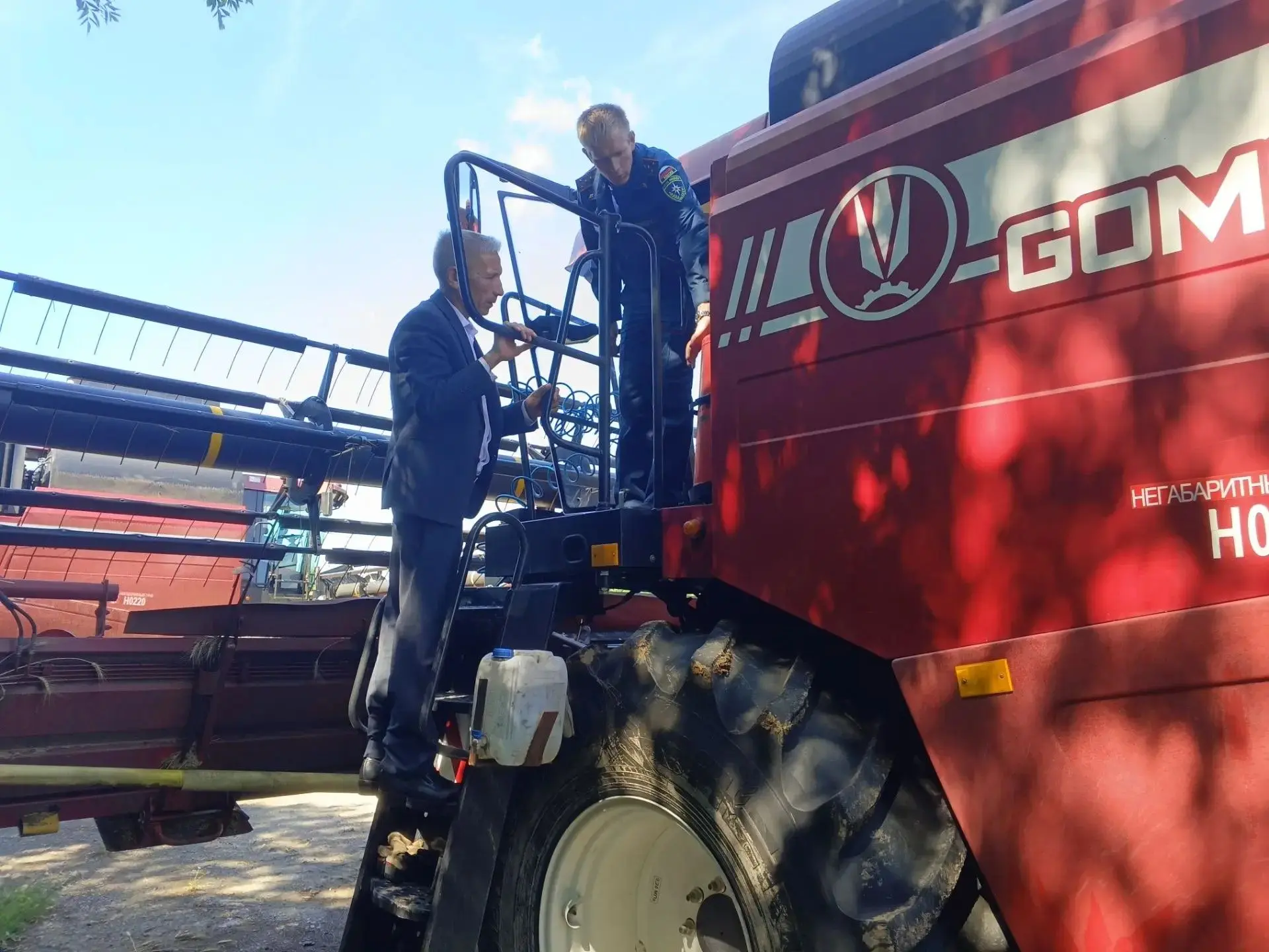 🚜🌾 Безопасная страда

Начальник Гостехнадзора Чувашии Владимир Димитриев совместно с начальником и