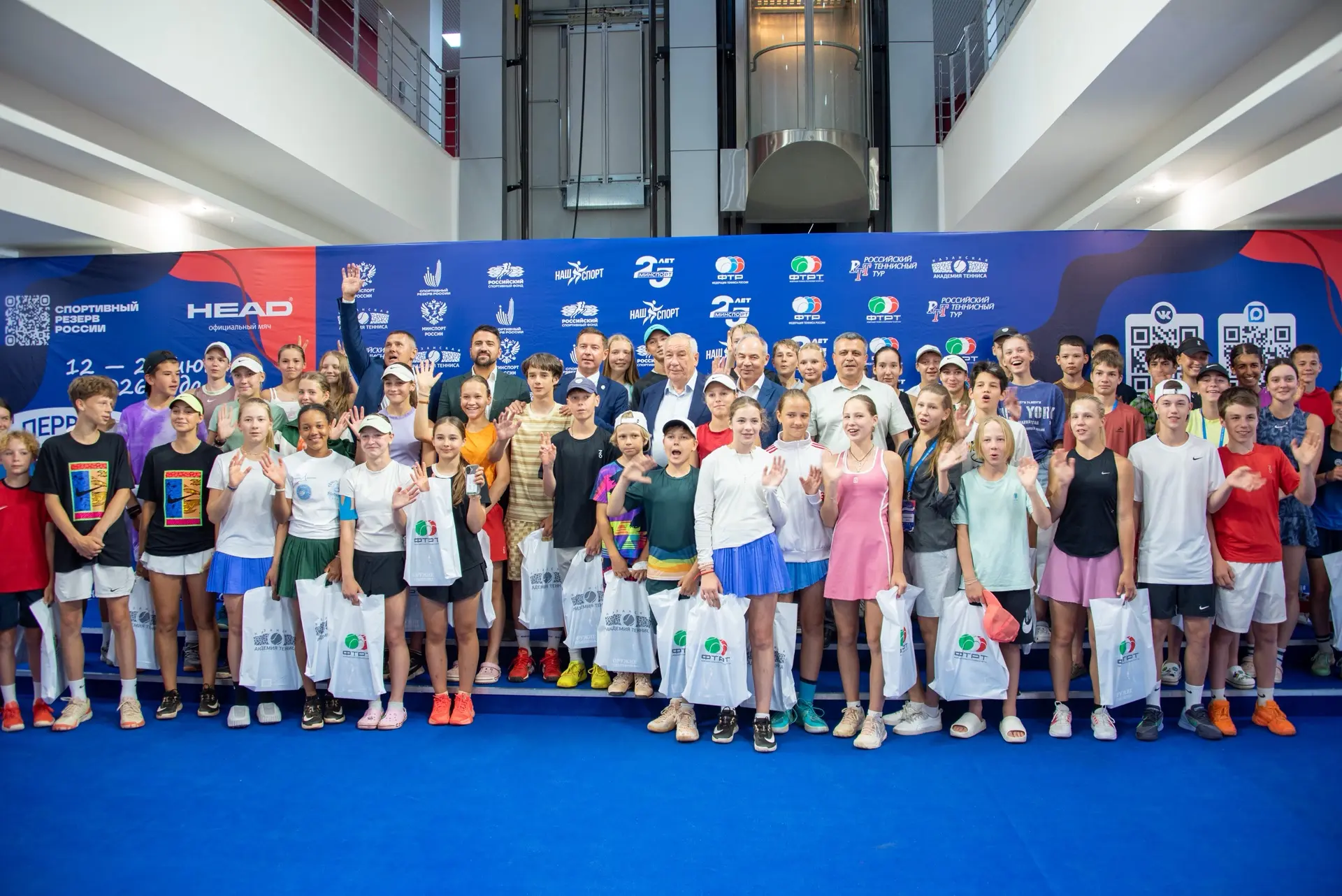В Казани стартовало Первенство России по теннису 🎾

На кортах Академии тенниса собрались сильнейшие