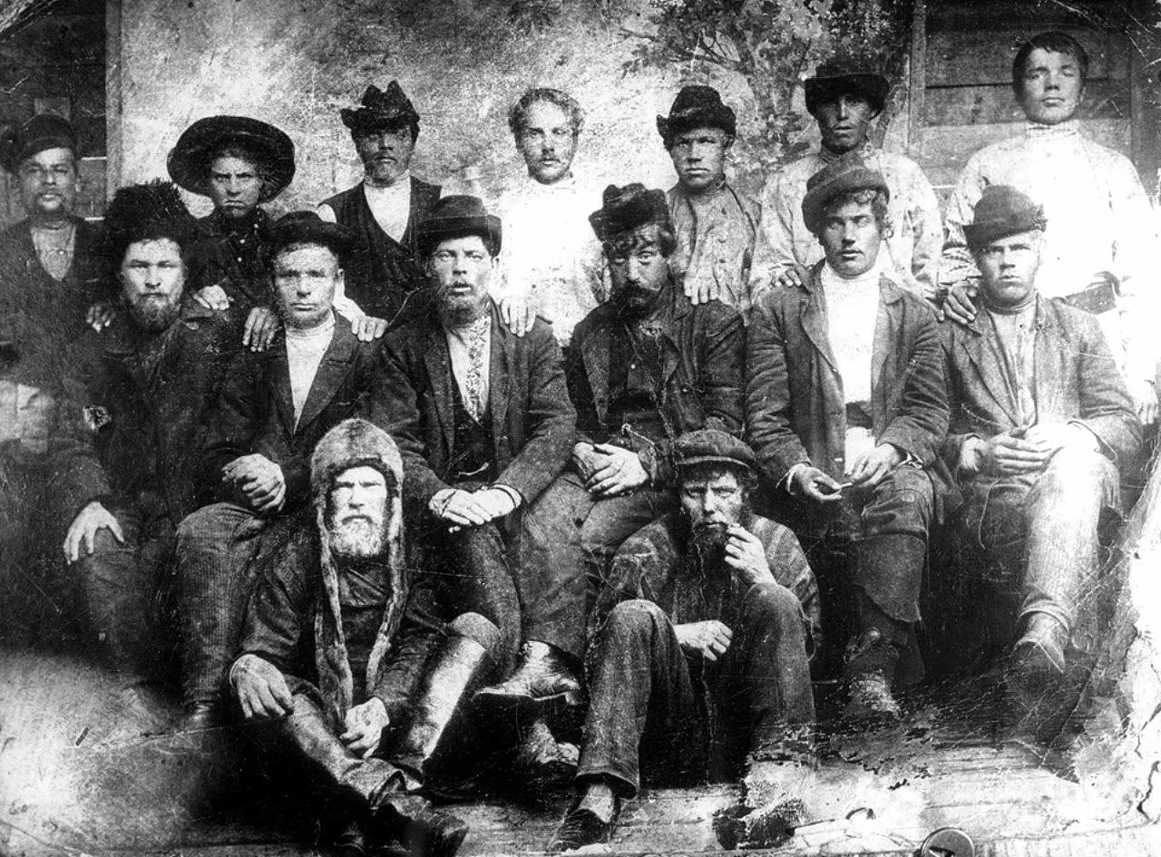 Рабочие лесозавода перед отправкой на фронт Первой Мировой, Россия, 1914 год.