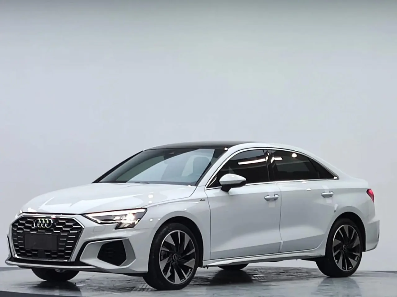 ❗️AUDI A3 - МОЖНО КУПИТЬ СЕЙЧАС ИЗ КИТАЯ❗️

Audi A3L - это компактный седан премиум-класса с удлинен
