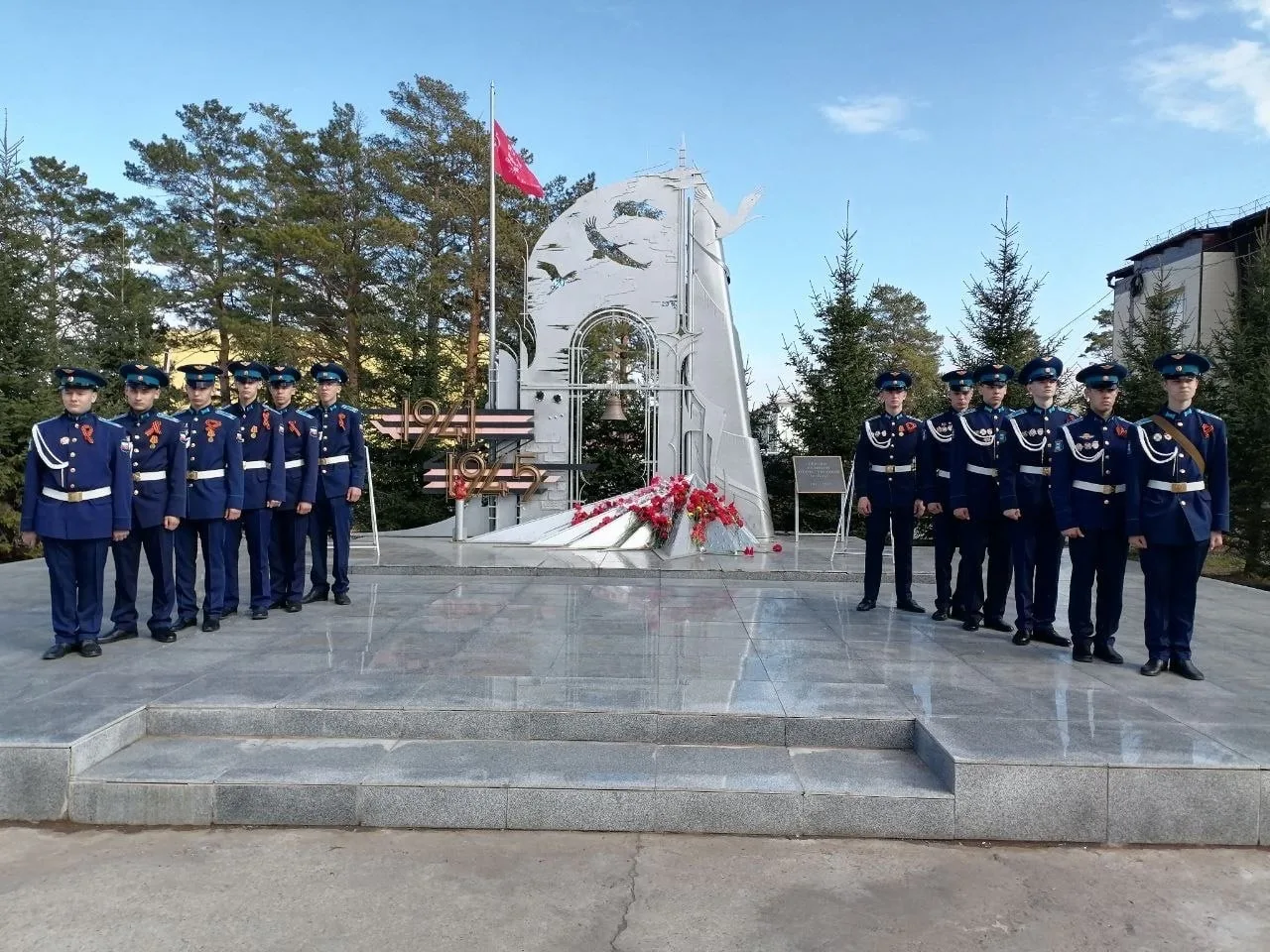 «ПОЭЗИЯ ПОБЕДЫ ЖИВЁТ В НАШИХ СЕРДЦАХ !»