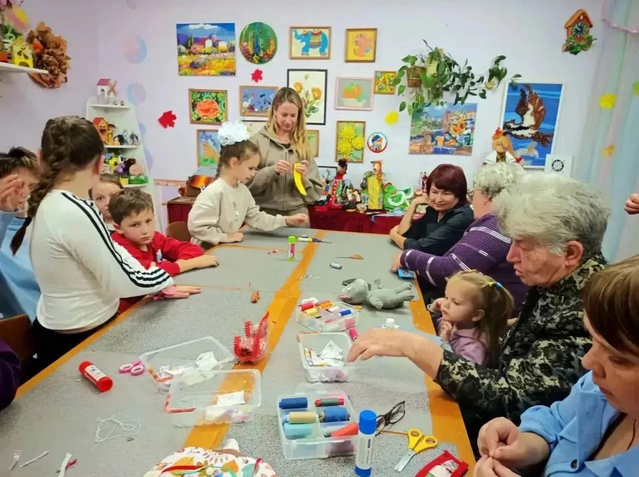 🍂 Второклассники с бабушками отметили День пожилых людей