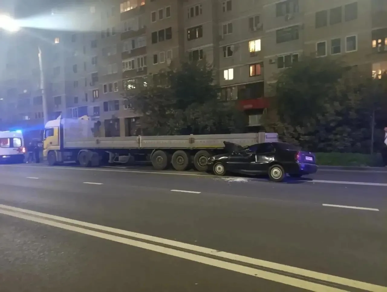 😨Пьяный водитель влетел в стоявший грузовик на Восстания