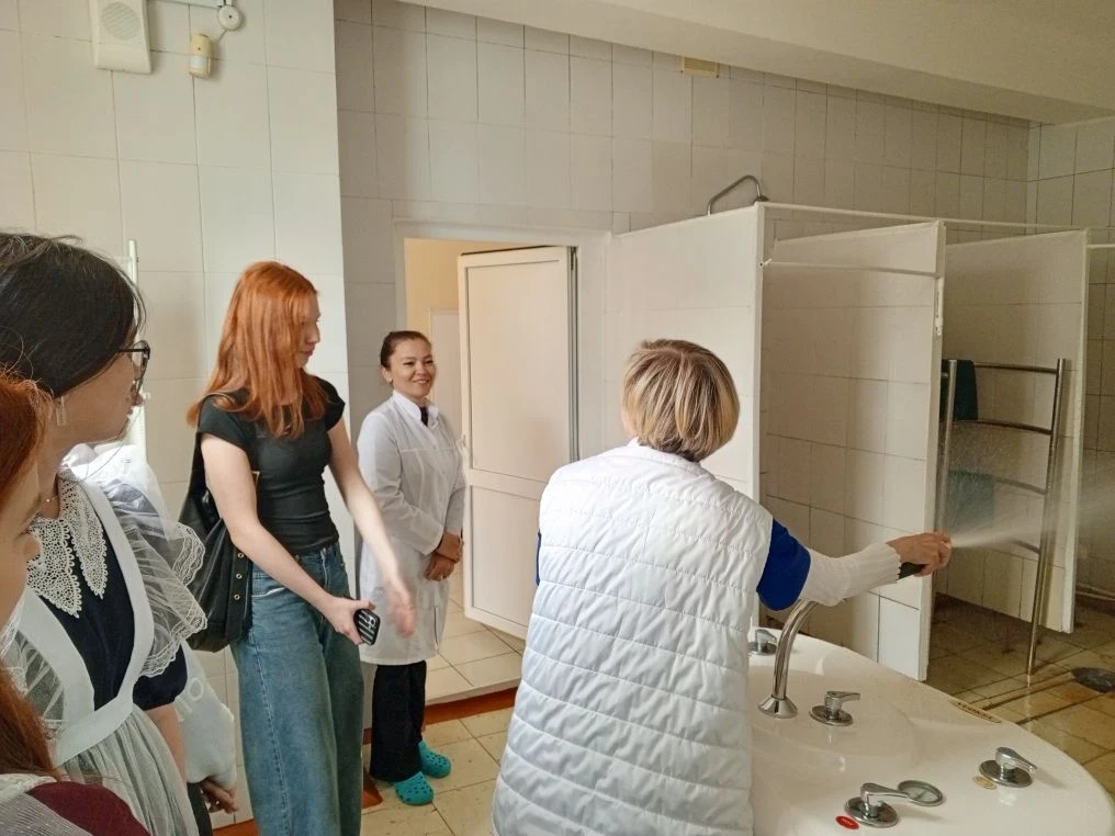 👩‍⚕️👨‍⚕️Сегодня наши ученики 9-х и 10-го классов побывали на увлекательной экскурсии в детской полик