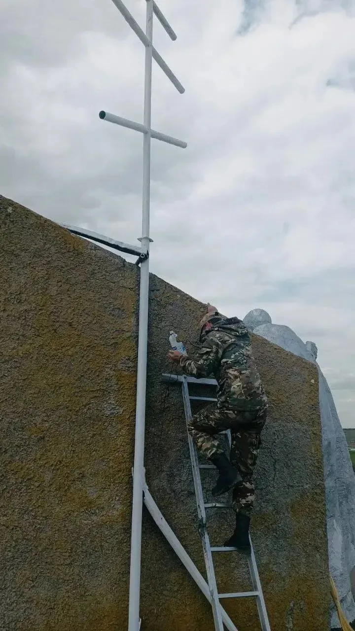 🕊🇷🇺 Военнослужащие 55ой бригады группировки «Центр» в преддверии празднования Дня Победы восстановил
