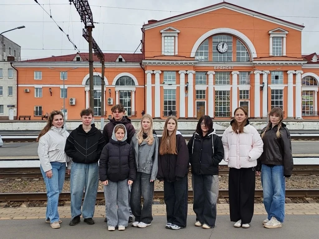 🚊 Экскурсия в вагонный участок Брянск. 
29 апреля ребята 10 класса совместно с классным руководител
