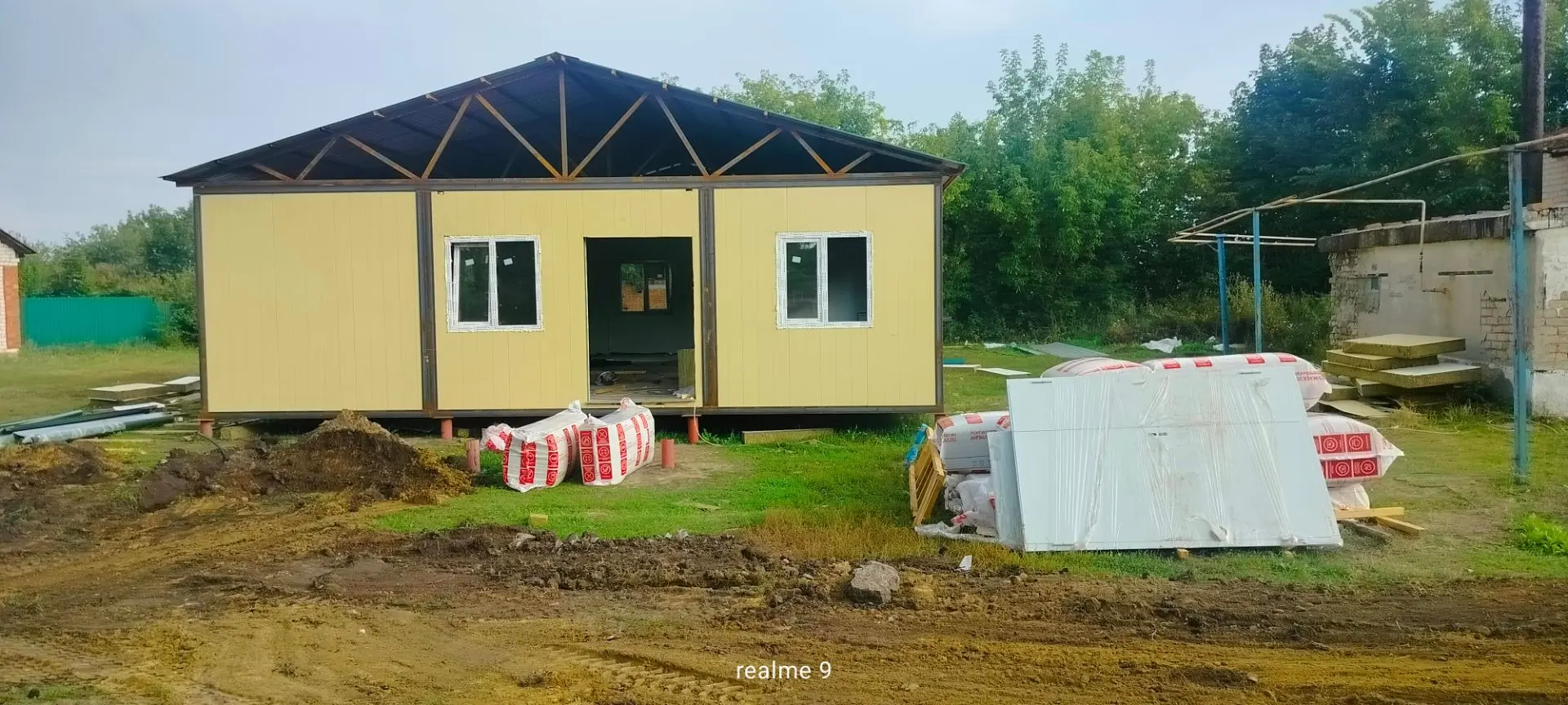 В селе Полчаниновка Ягодно-Полянского муниципального образования продолжается строитель...