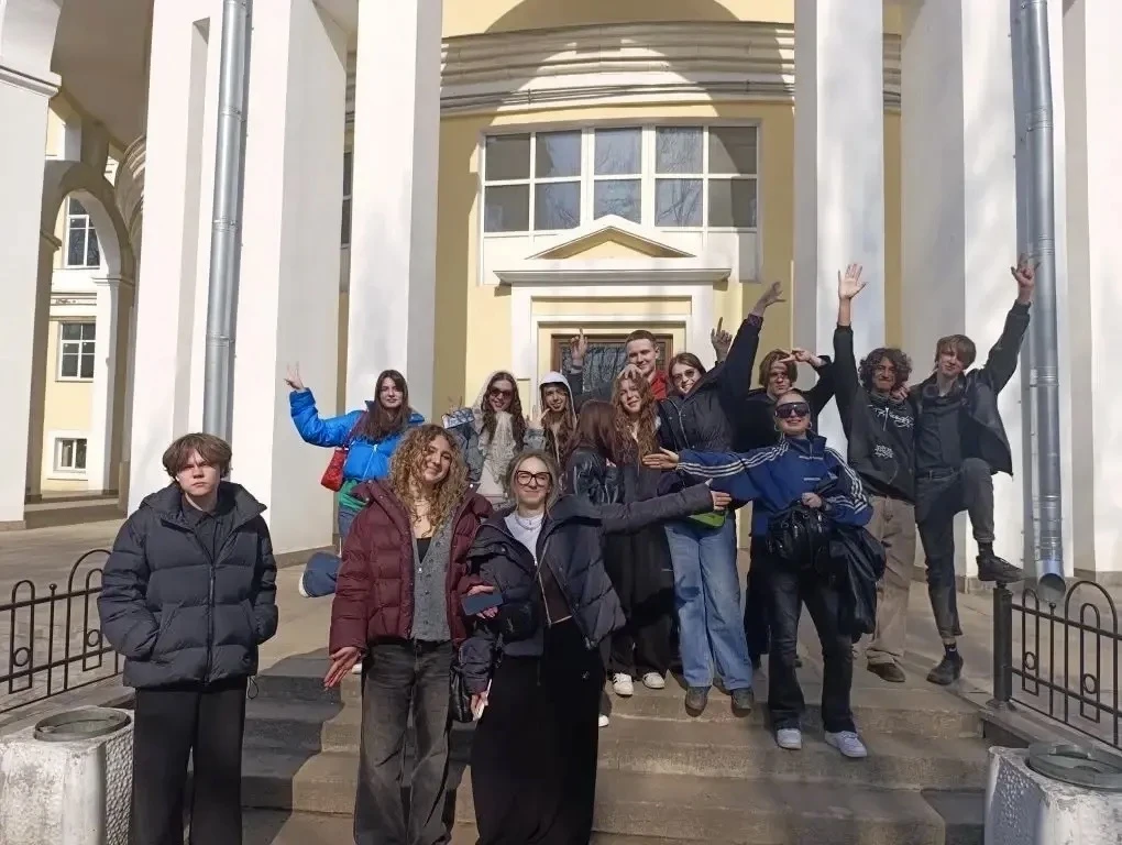 🧳 Весенние каникулы в Санкт-Петербурге: незабываемая поездка 10 «М» класса  С 28 по 31 марта учащиес