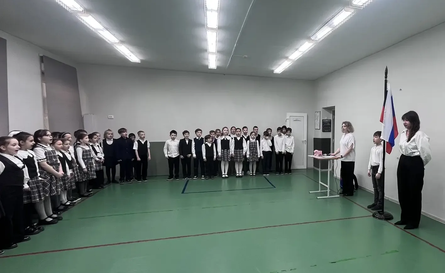 Новая учебная неделя началась с торжественных линеек! 🇷🇺  Сегодня, 6 апреля, в Гимназии №32 по тради
