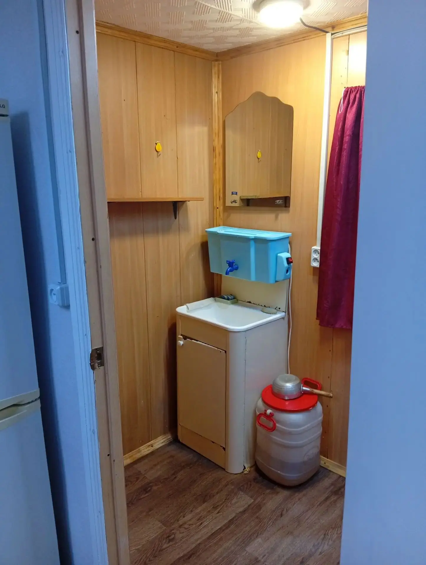 Продам жилой вагон 3*9.