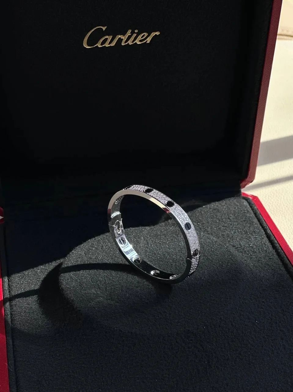 Cartier
 
Cartier LOVE collection 

Точная реплика ювелирного дома Cartier.
Картиер Лов, полная колл